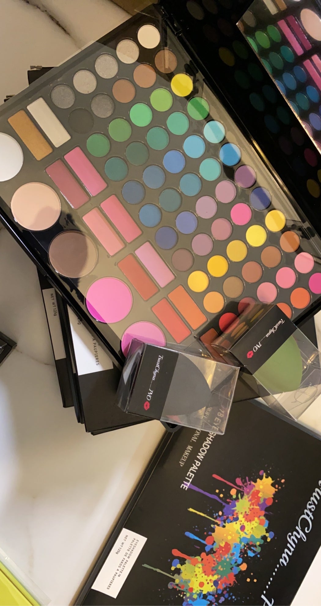 CHYNA EYESHADOW PALLET