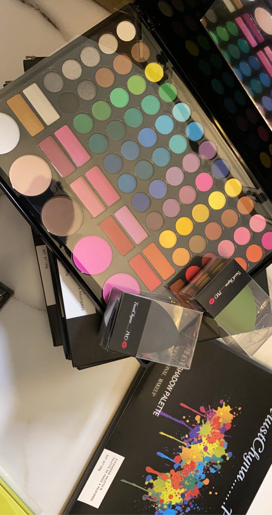 CHYNA EYESHADOW PALLET